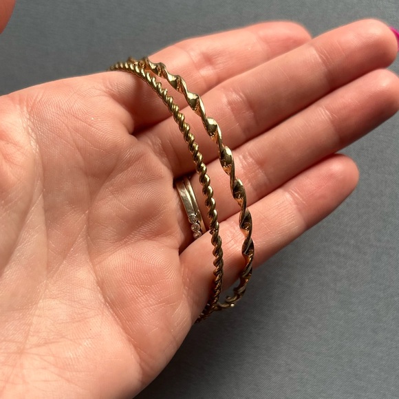 3/$10 Pair Of Gold Tone Bangles - Picture 3 of 4